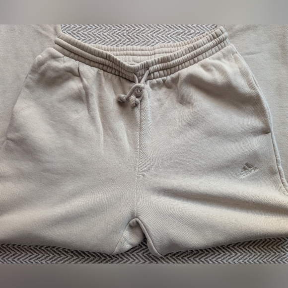 Adidas Womens Beige Jogger Pants/ Pre Own. Like New. - Picture 3 of 9